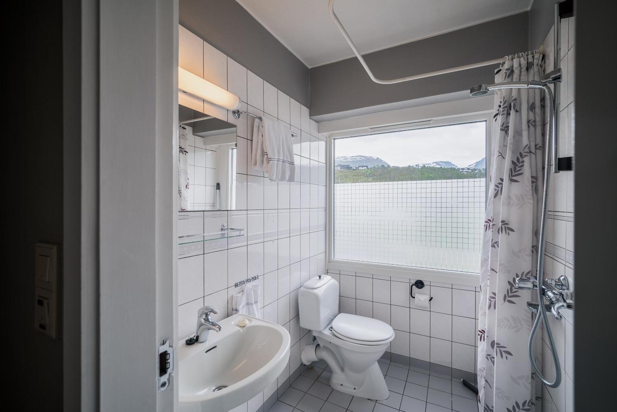 Gloppen Hotell - By Classic Norway Hotels Сандане Номер фото