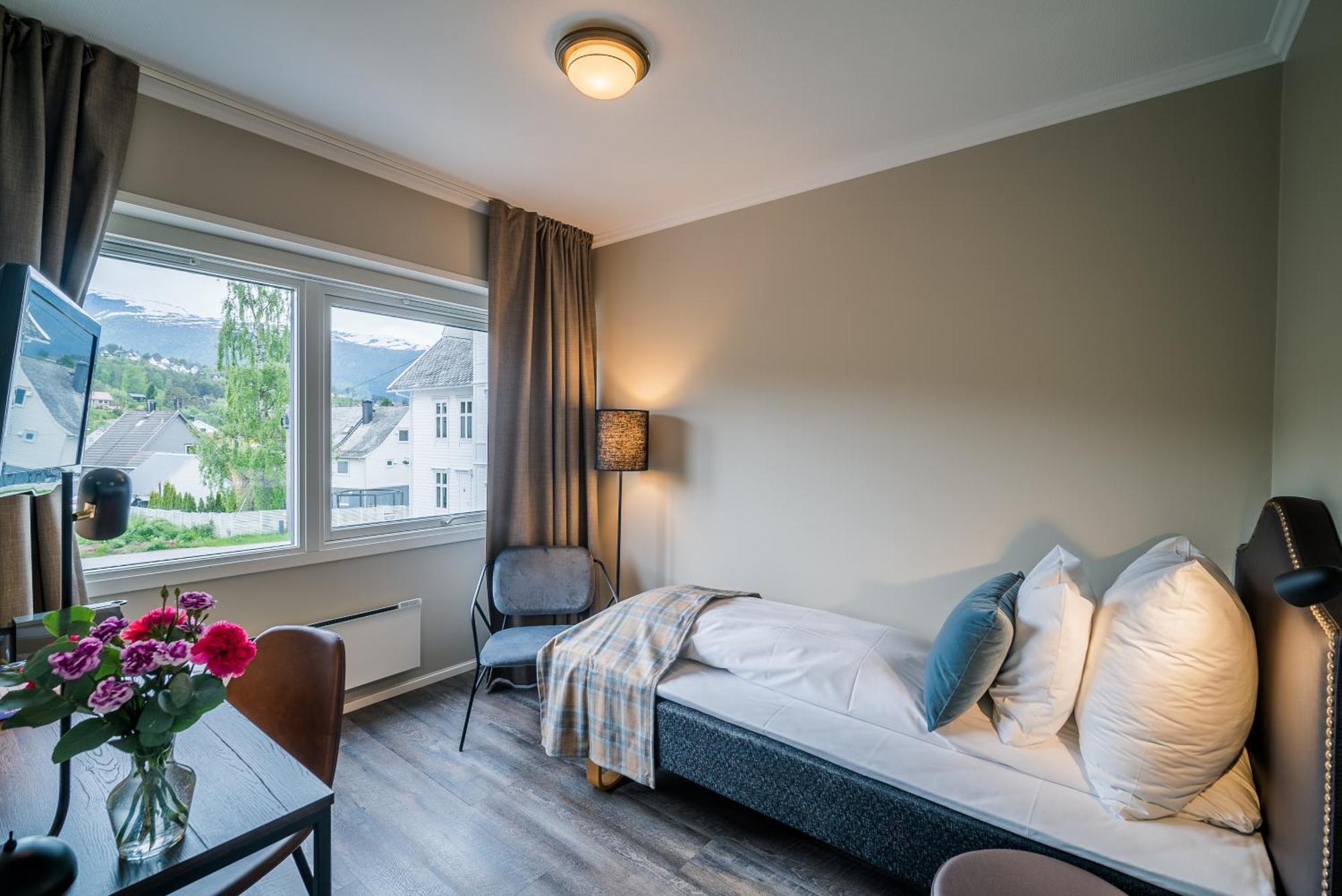 Gloppen Hotell - By Classic Norway Hotels Сандане Номер фото